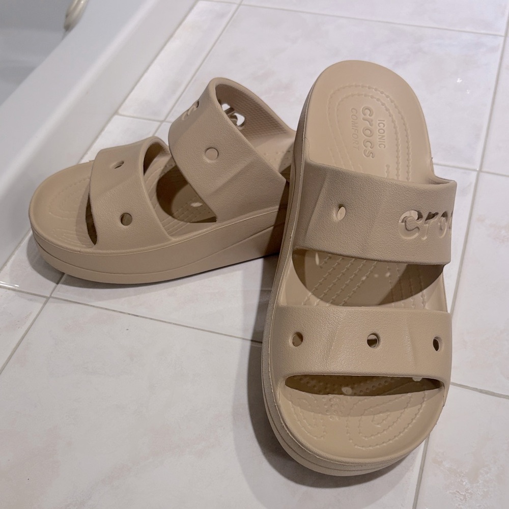 CROCS Iconic Tan Cut-out Slide Sandals - Picture 5 of 5